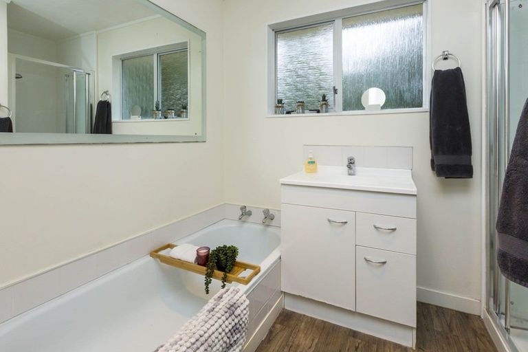 Photo of property in 11b Gemstone Drive, Birchville, Upper Hutt, 5018