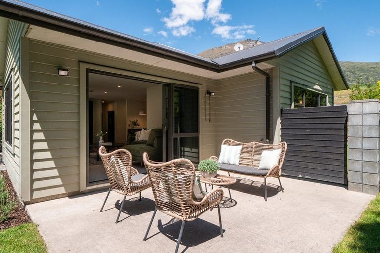 Photo of property in 32 Quill Street, Lake Hayes, Queenstown, 9304