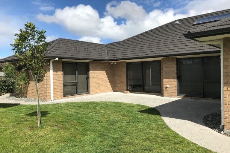 Photo of property in 15 Waiora Place, Pyes Pa, Tauranga, 3112