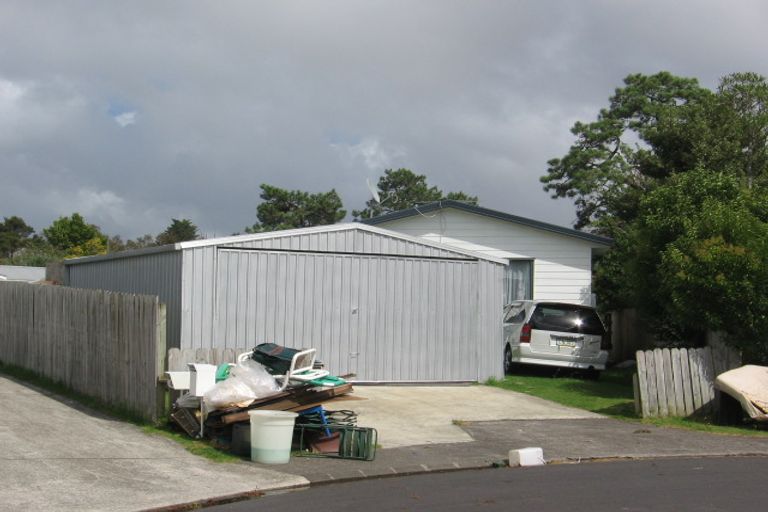 Photo of property in 12 Maybelle Place, Kelston, Auckland, 0602