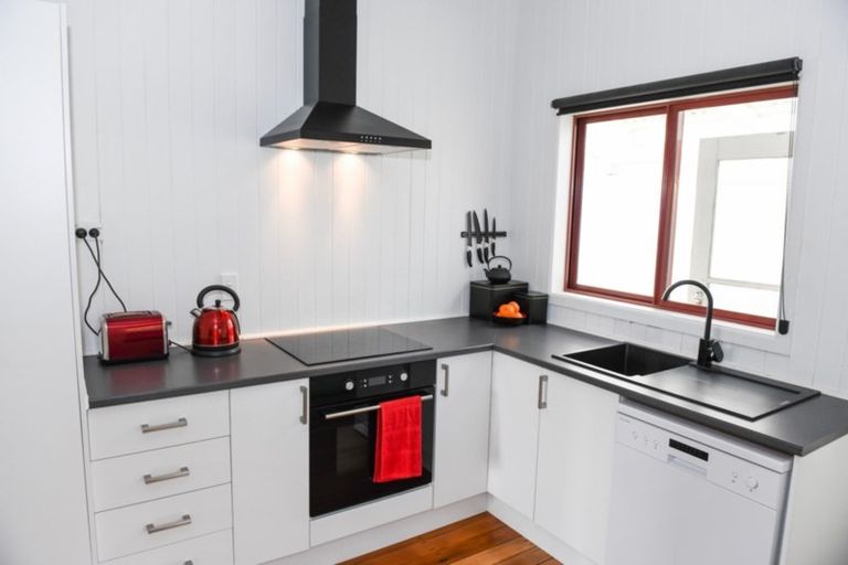 Photo of property in 2 Second Avenue, Glenbrook, Waiuku, 2681