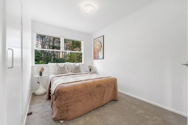 Photo of property in 19 Thornlow Street, Glendene, Auckland, 0602