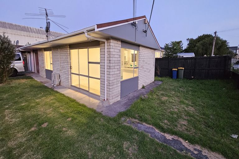 Photo of property in 1/29 Garelja Road, Henderson, Auckland, 0612