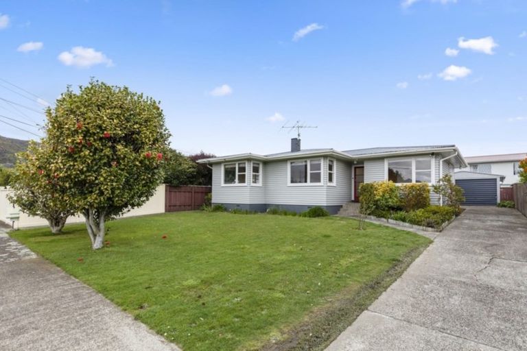 Photo of property in 32 Mcdonald Street, Taita, Lower Hutt, 5011