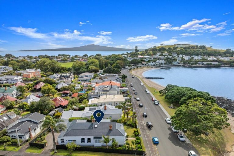 Photo of property in 42 King Edward Parade, Devonport, Auckland, 0624