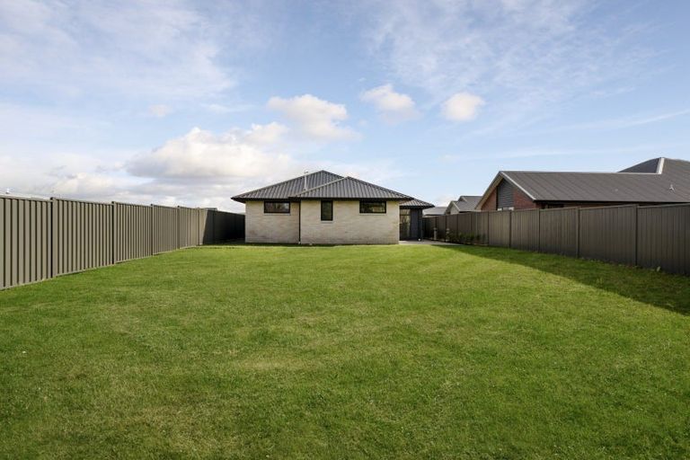 Photo of property in 39 Hammick Crescent, Pyes Pa, 3112