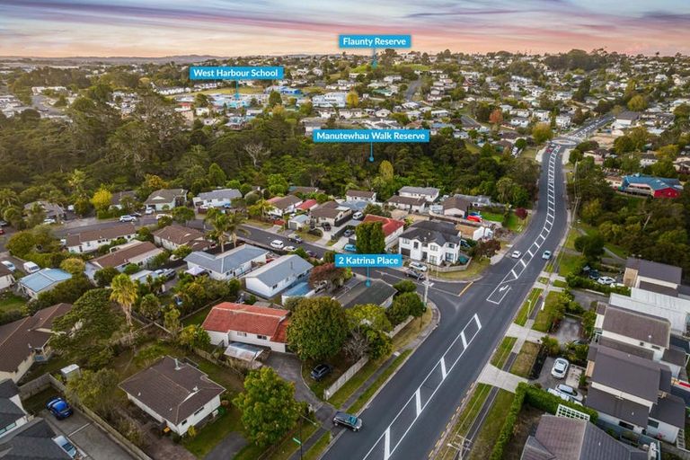 Photo of property in 2 Katrina Place, Massey, Auckland, 0614