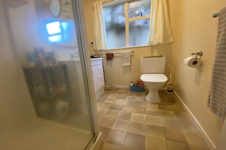 Photo of property in 35 Rua Road, Glen Eden, Auckland, 0602