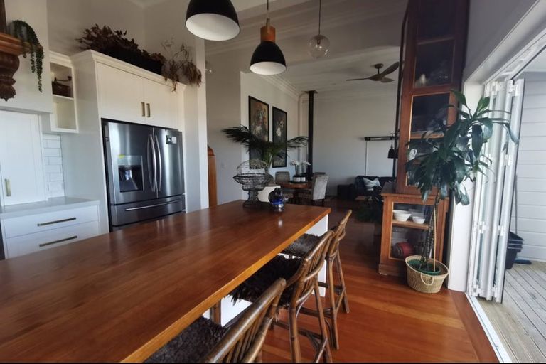 Photo of property in 4 Seaview Terrace, Bluff Hill, Napier, 4110