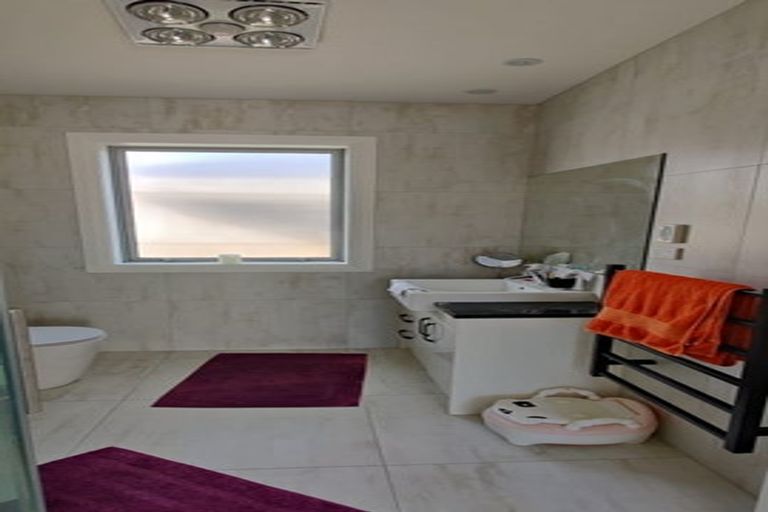 Photo of property in 17 Kuawa Drive, Kumeu, 0810