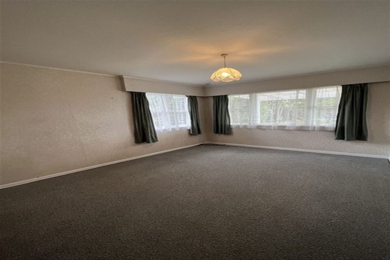 Photo of property in 1 Rewarewa Road, Te Atatu Peninsula, Auckland, 0610