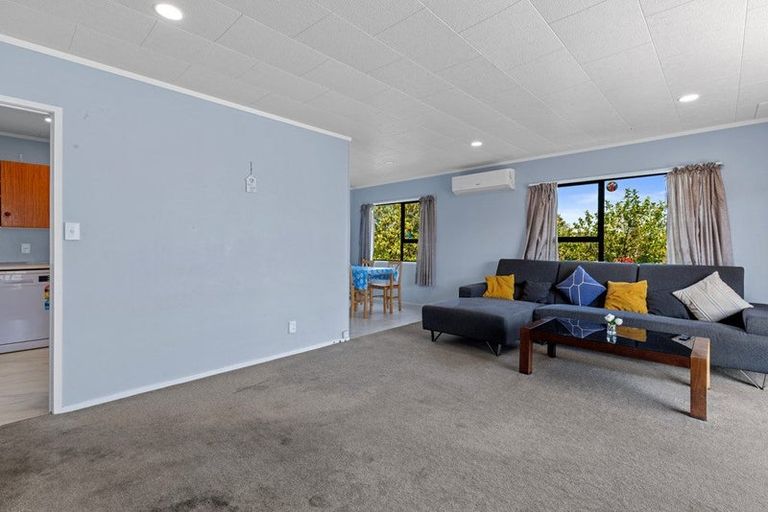 Photo of property in 1/16 Cabello Place, Unsworth Heights, Auckland, 0632