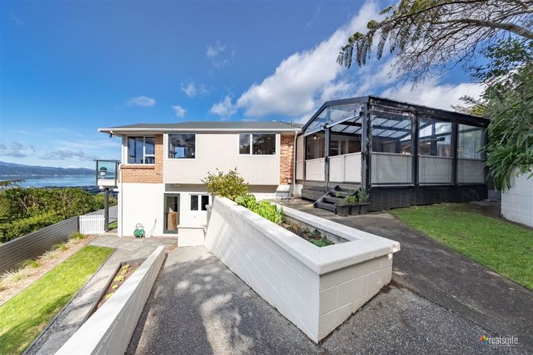 Photo of property in 96 Dowse Drive, Maungaraki, Lower Hutt, 5010