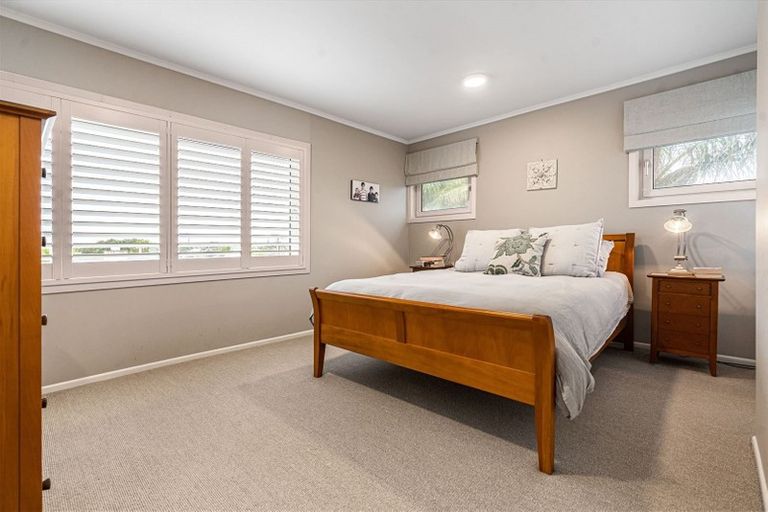 Photo of property in 58 Old Lake Road, Narrow Neck, Auckland, 0624