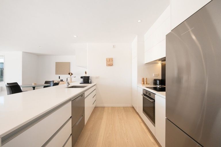 Photo of property in 2/135 Marine Parade, Mount Maunganui, 3116