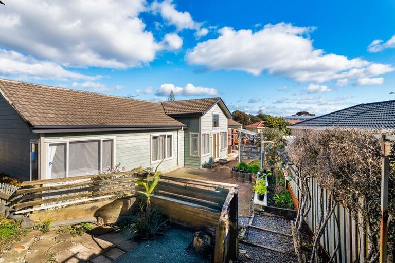 Photo of property in 37 Nearco Street, Randwick Park, Auckland, 2105