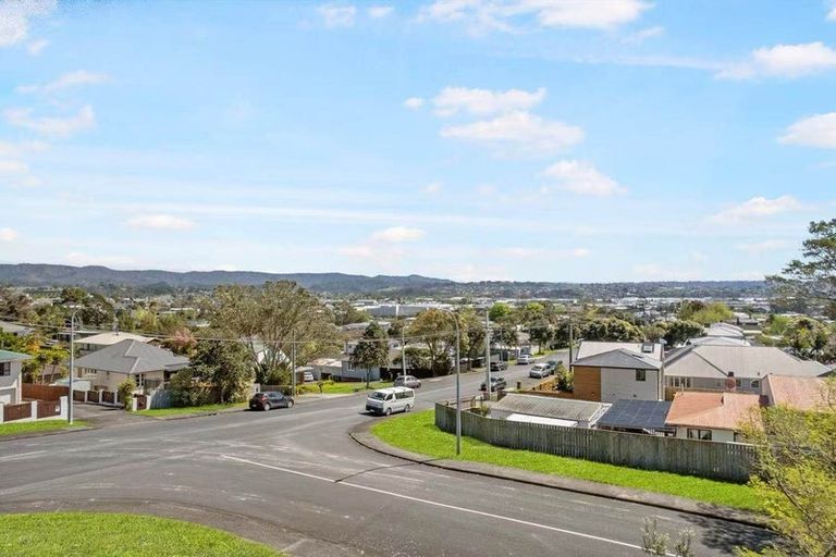 Photo of property in 84 Awaroa Road, Sunnyvale, Auckland, 0612