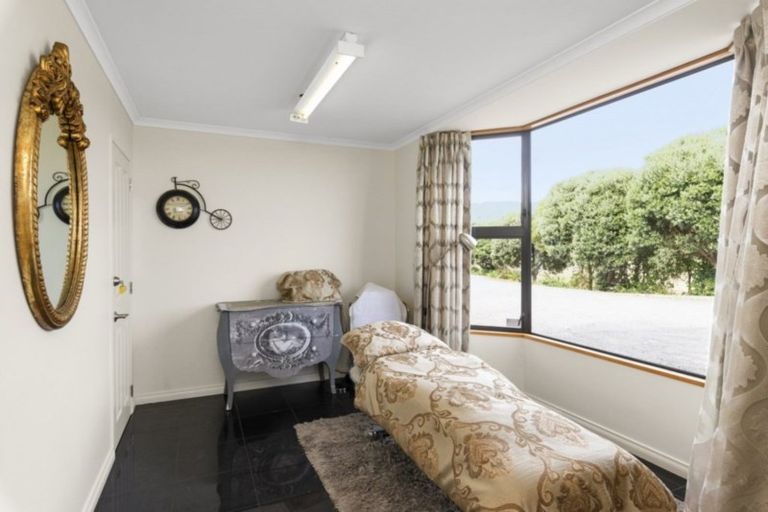 Photo of property in 184 Paetawa Road, Peka Peka, Waikanae, 5391