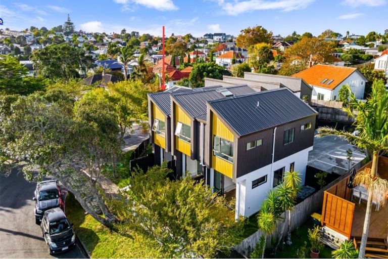 Photo of property in 3/12 Fraser Road, Narrow Neck, Auckland, 0624