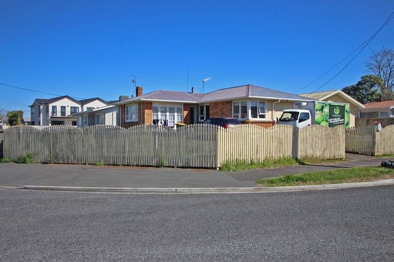 Photo of property in 1 Gazeley Avenue, Silverdale, Hamilton, 3216