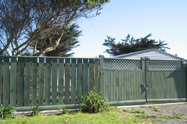 Photo of property in 20 Rangitane Street, Himatangi Beach, Foxton, 4891