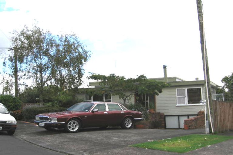 Photo of property in 1/3 Hillary Heights Avenue, Glendene, Auckland, 0602