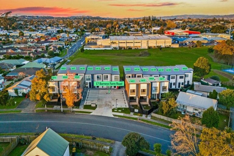 Photo of property in 21/17 Barneys Farm Road, Clendon Park, Auckland, 2103