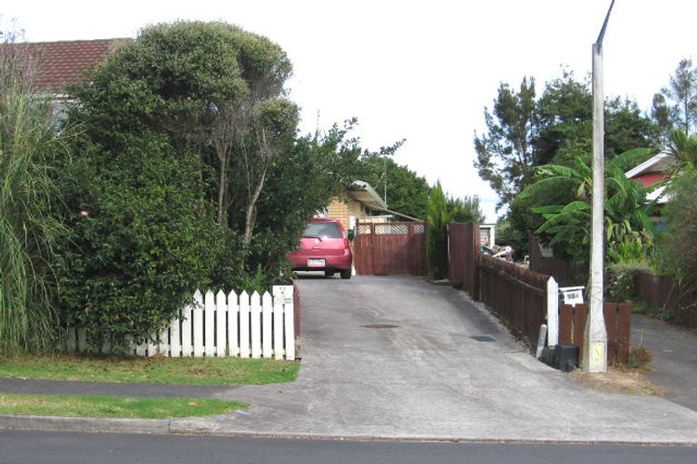 Photo of property in 17 Buisson Glade, West Harbour, Auckland, 0618