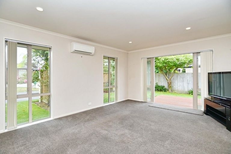 Photo of property in 9 Scarlet Lane, Redwood, Christchurch, 8051
