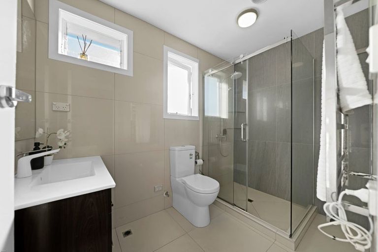 Photo of property in 71 Larnoch Road, Henderson, Auckland, 0610