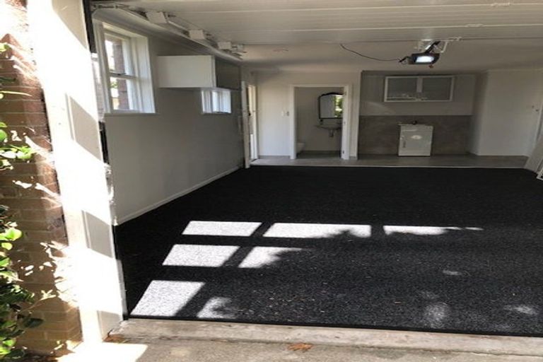 Photo of property in 82 Exmouth Road, Northcote, Auckland, 0627