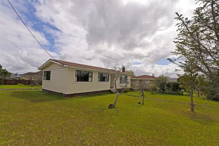 Photo of property in 86 Flanshaw Road, Te Atatu South, Auckland, 0610