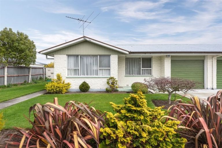 Photo of property in 11 Freebairn Street, Redwood, Christchurch, 8051