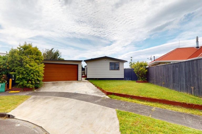 Photo of property in 23 Colonial Place, Kelvin Grove, Palmerston North, 4414
