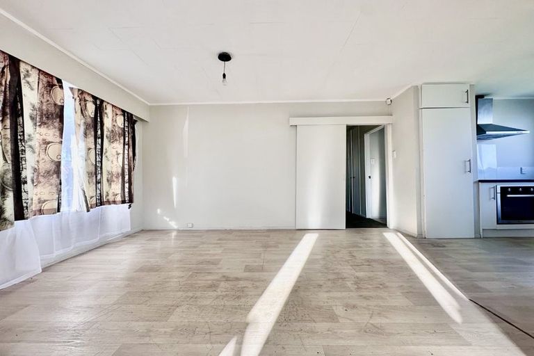 Photo of property in 13 Carbery Place, Manurewa, Auckland, 2102