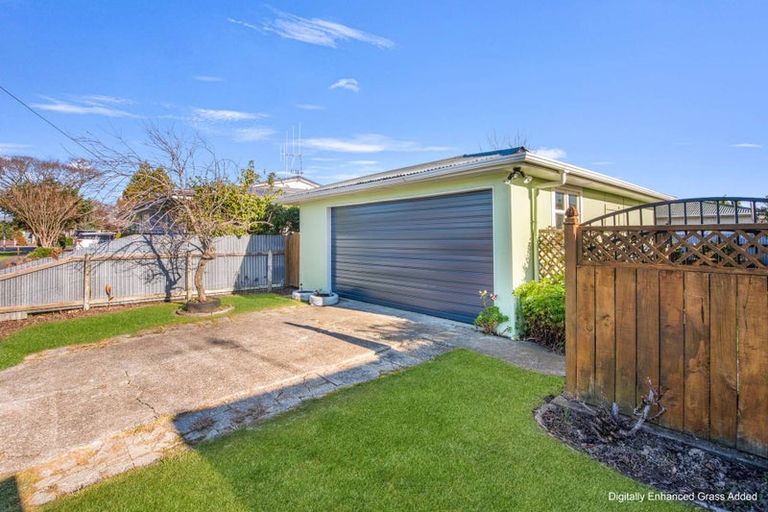 Photo of property in 2 Marsden Place, Awapuni, Palmerston North, 4412