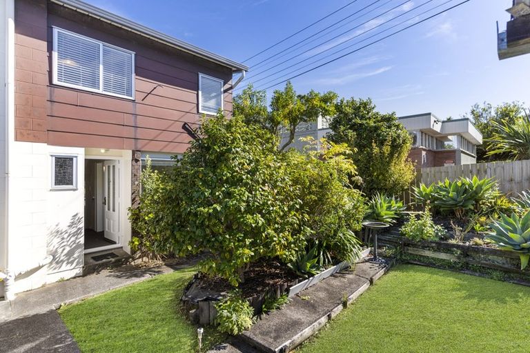 Photo of property in 4/7 Balmain Road, Birkenhead, Auckland, 0626