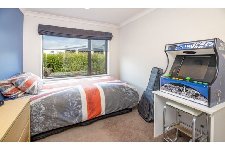 Photo of property in 16 Thorndon Close, Kirwee, Darfield, 7571