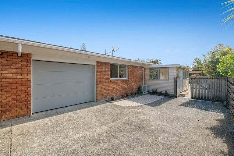 Photo of property in 2/9 Motuora Road, Manly, Whangaparaoa, 0930