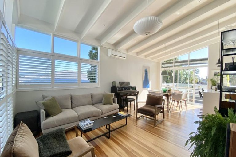 Photo of property in 33 Lynbrooke Avenue, Blockhouse Bay, Auckland, 0600