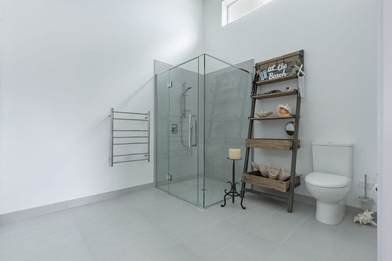 Photo of property in 16 Vanita Drive, Whitianga, 3510