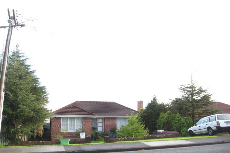 Photo of property in 8 Mellons Bay Road, Howick, Auckland, 2014