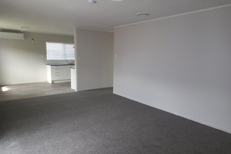Photo of property in 6 Balwyn Place, Clendon Park, Auckland, 2103
