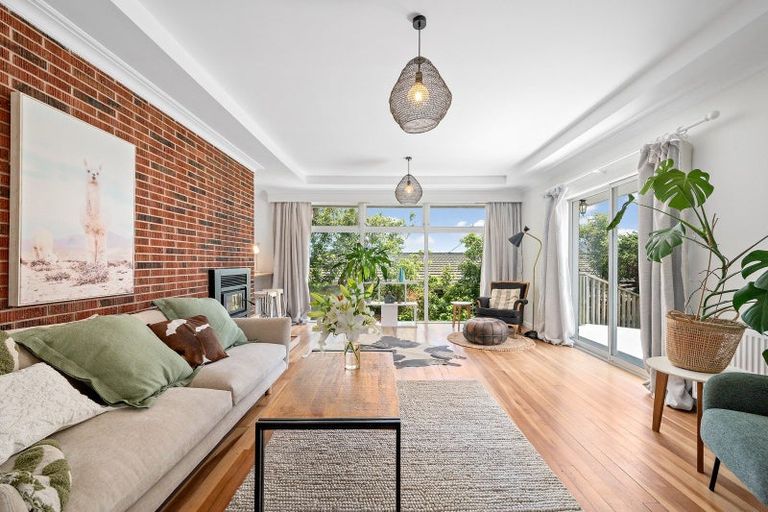 Photo of property in 5 Turville Crescent, Newlands, Wellington, 6037