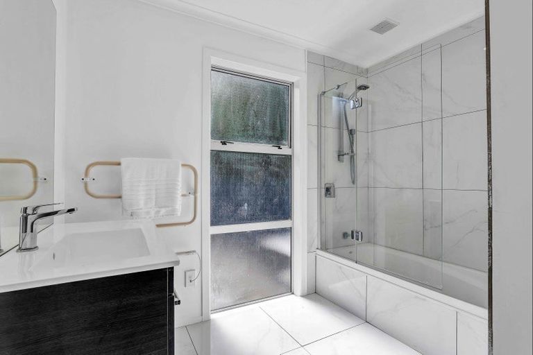 Photo of property in 377 Mangorei Road, Merrilands, New Plymouth, 4312