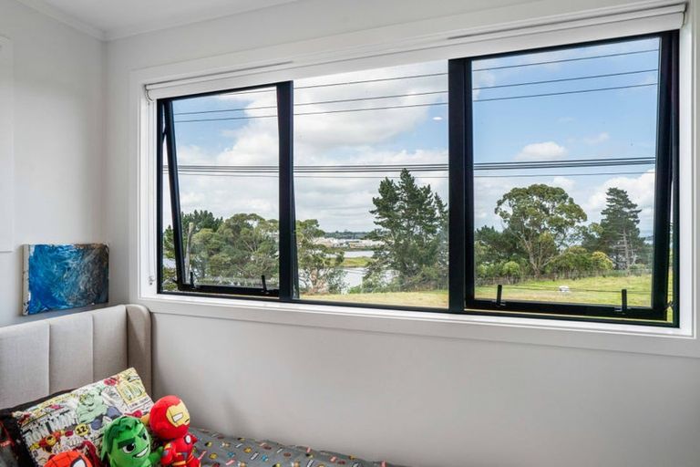 Photo of property in 2/141 Wallace Road, Mangere Bridge, Auckland, 2022