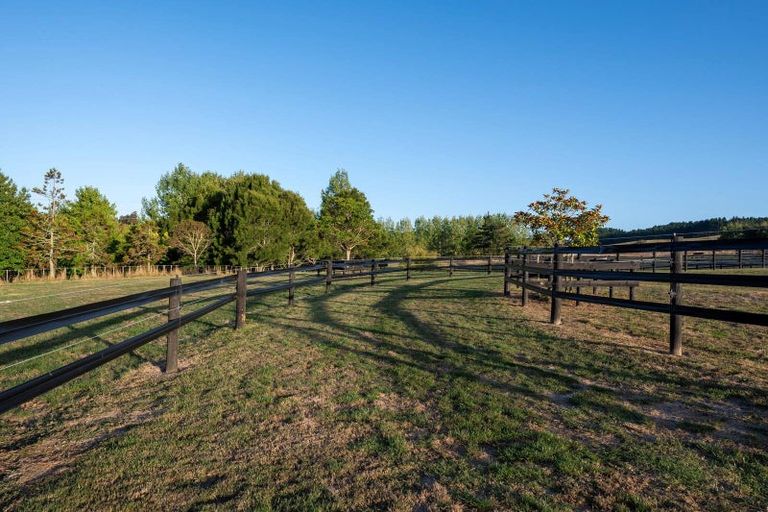 Photo of property in 903 Old North Road, Waimauku, 0882