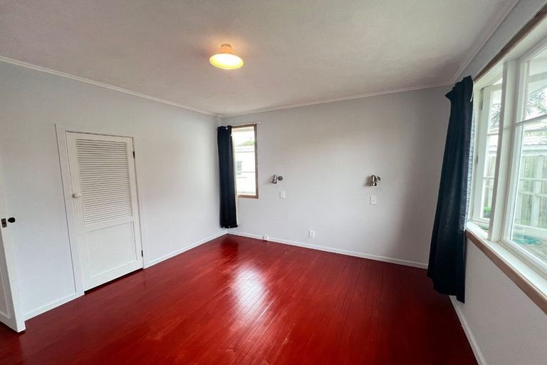 Photo of property in 31 Essex Street, Te Atatu South, Auckland, 0610