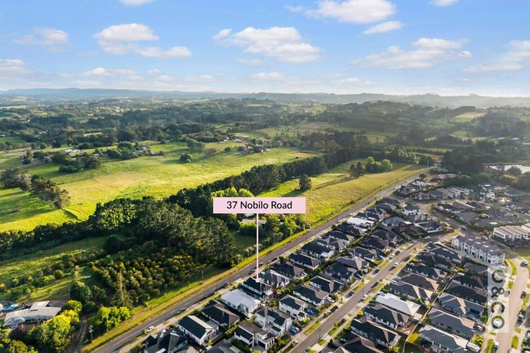 Photo of property in 37 Nobilo Road, Kumeu, 0810