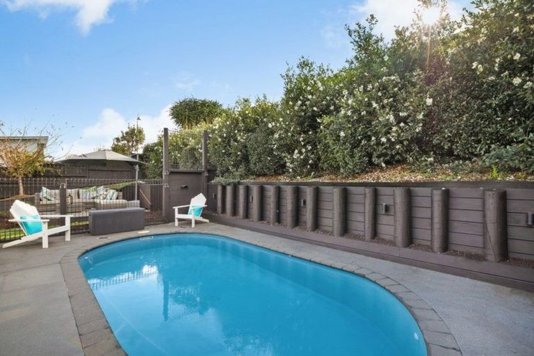 Photo of property in 2 Ellivani Rise, Pukekohe, 2120